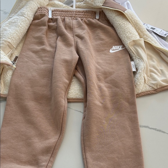 NWT Boys Nike 3 piece set ' White and Tan Fleece Vest - Picture 4 of 5